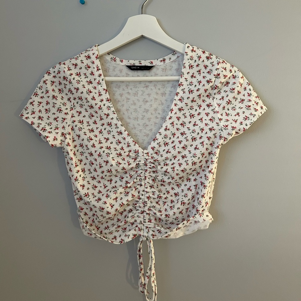 Women's Flower V-Neck Cut Crop Top